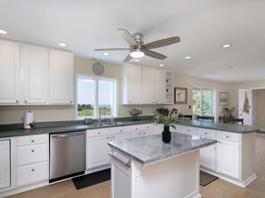 Fridge, microwave, oven, stovetop - Minutes from Downtown Cambridge and Downtown Easton | 104+ Acre Farm (Trappe)