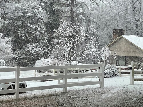 Cozy country farmhouse, 3 bedrooms, an office/bonus room, WiFi and AC. Pets OK.