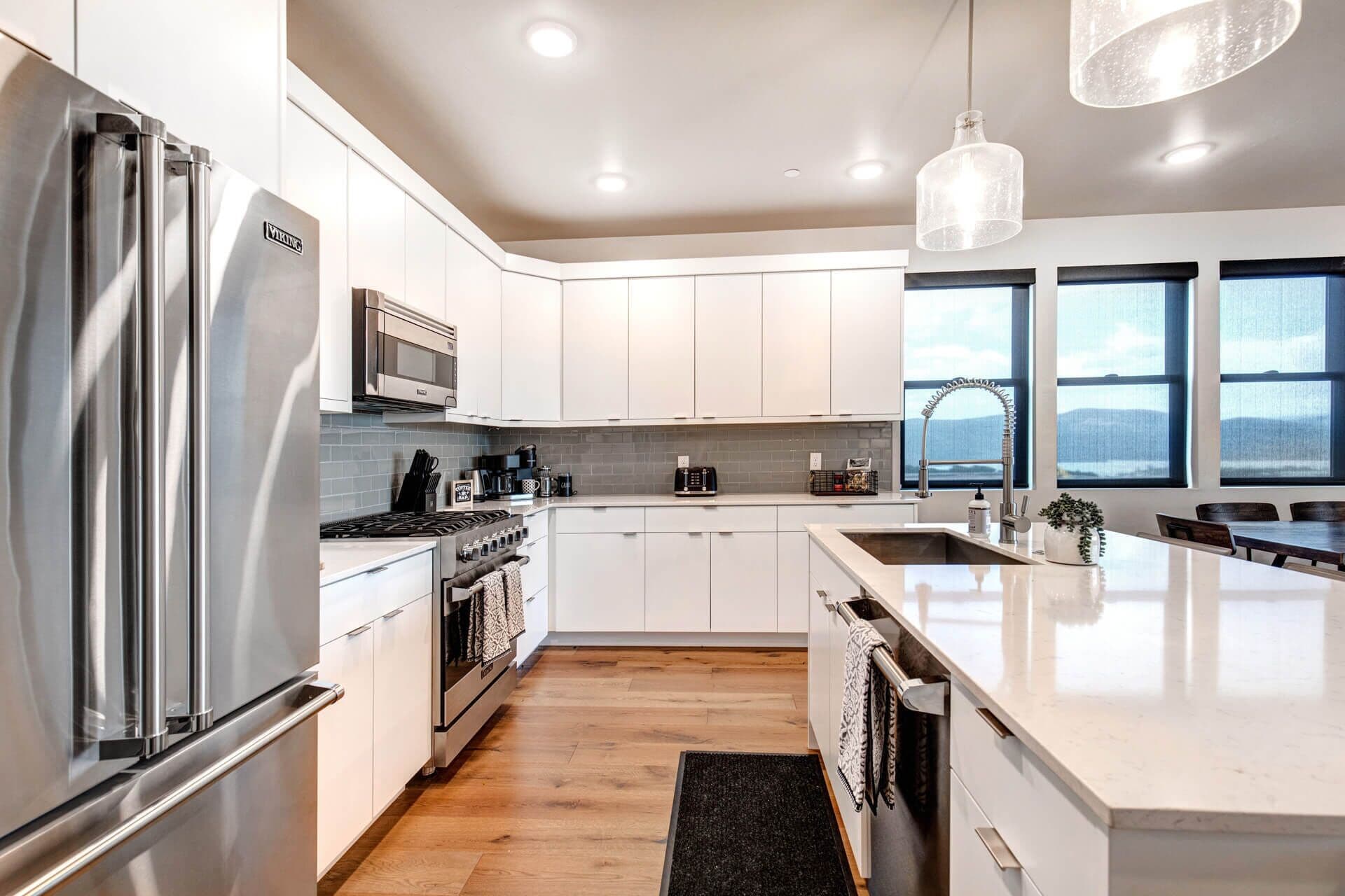 ثلاجة، ميكروويف، فرن، موقد طهي مسطح