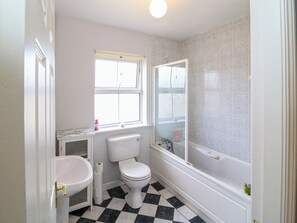 Een douche, handdoeken