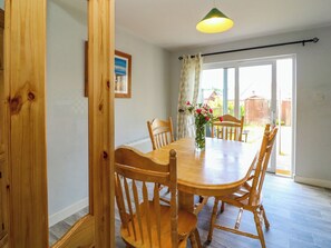 Dining - 23 COIS CAOL, pet friendly, with a garden in Skibbereen, County Cork (Skibbereen)