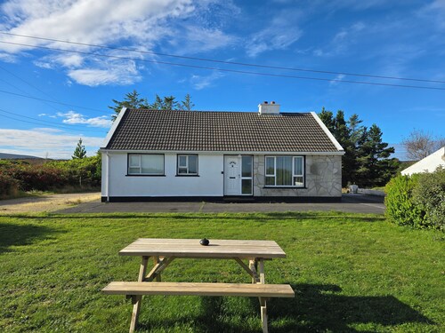 THE ISLAND'S VIEW, pet friendly in Gortahork, County Donegal