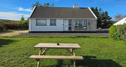THE ISLAND'S VIEW, pet friendly in Gortahork, County Donegal