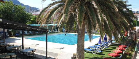 Seasonal outdoor pool