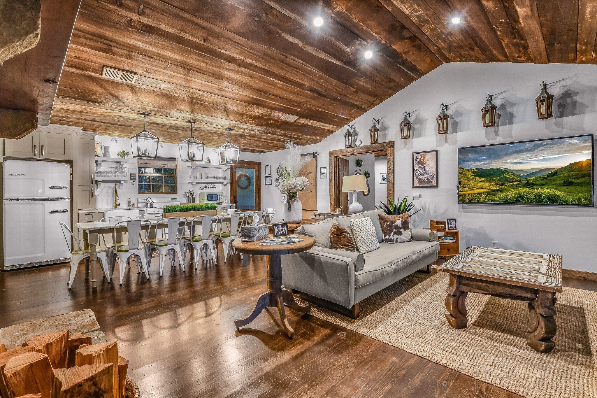 Cabin, 2 Bedrooms | Living area | Smart TV