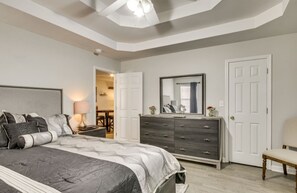 2 soverom, skrivebord, strykejern/-brett og wi-fi (inkludert)