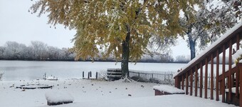 Quaint cozy cottage nestled on the quiet shores of Pigeon Lake in Howe