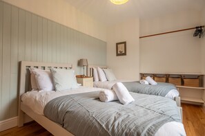 3 bedrooms, iron/ironing board, internet, bed sheets - Mill Cottage, Wells-next-the-Sea (Wells-next-the-sea)