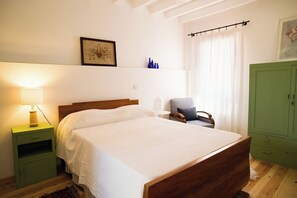 4 quartos, escrivaninha, Wi-Fi, roupa de cama