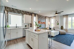 Refrigerador, microondas, parrilla de estufa y lavavajillas 