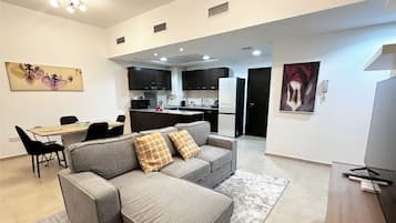 Deluxe-Apartment, 2 Schlafzimmer, Gartenblick | Wohnbereich