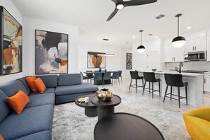 Fernseher, Stereoanlage, Arbeitsbereiche