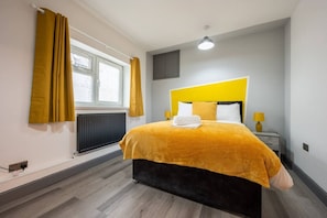 Classic Apartment, 1 Double Bed with Sofa bed, Kitchen | 1 bedroom, soundproofing, free WiFi - Stunning One Bedroom Apartments (Cardiff)