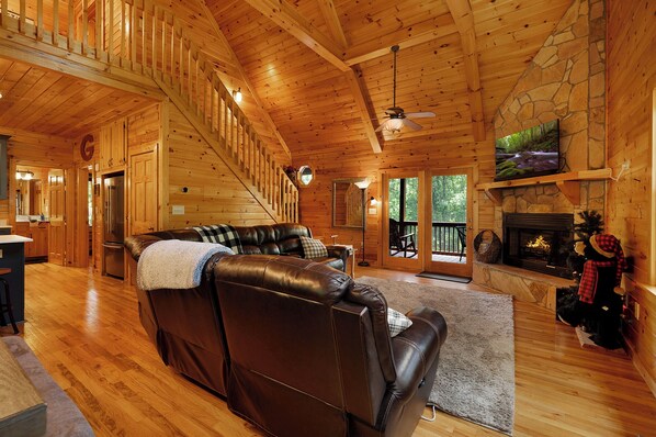 Smart-TV, Kamin, Tischfußball, Tischtennisplatte