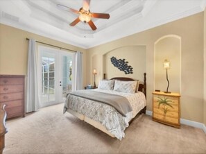 3 habitaciones, escritorio, acceso a internet y ropa de cama