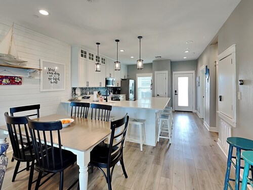 Copano Coastal Gem | Bayfront Views + Access to Pool!