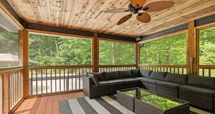 Juniper Presents, Gray Haven: A Stunning Woodland Retreat with Pool