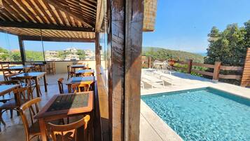 Sudah termasuk sarapan prasmanan setiap hari