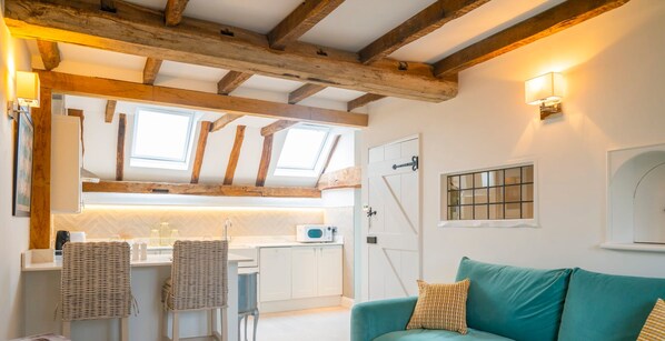 Apartment - Stable Annex Bisham - Vibrant 1 Bed With Parking (Marlow)