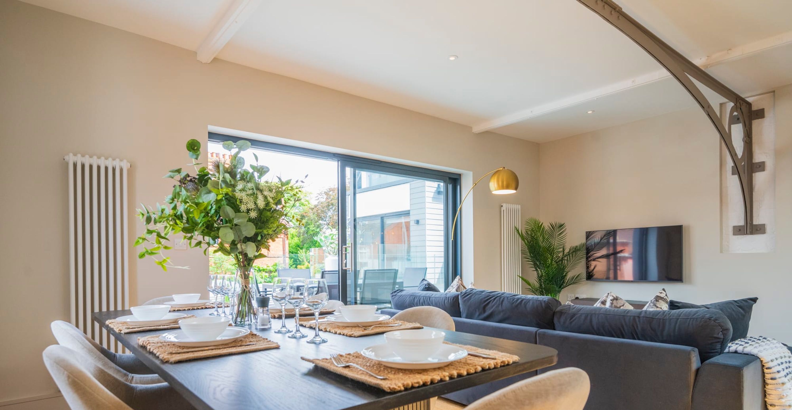 Casa | 2 quartos, escrivaninha, ferros/tábuas de passar roupa