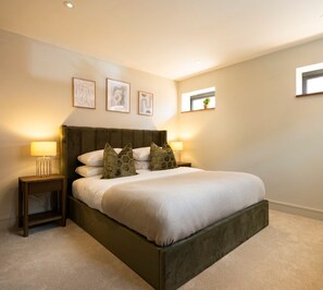 House | 2 bedrooms, desk, iron/ironing board, Internet - Victoria View - Brand New 2 Bedroom - Parking (Henley-on-Thames)