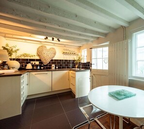 House | Desk, iron/ironing board, Internet