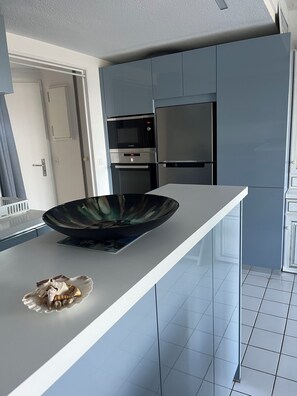 Private kitchen - Appartement Avec Magnifique Panorama, vue Dune du Pyla et Accès à la Plage (Lège-Cap-Ferret)
