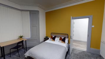 House | 4 bedrooms, iron/ironing board, free WiFi, bed sheets