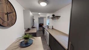 House | Private kitchen - Sunderland Retreat Spacious 4 Bedroom House (Sunderland)