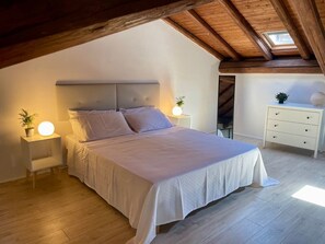 1 bedroom, iron/ironing board, WiFi, bed sheets - Large, bright loft with small garden in the heart ofCatania, just steps from everything (Catania)