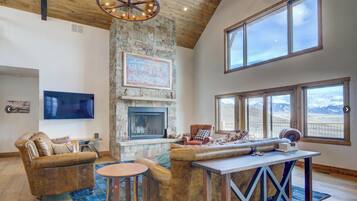 تلفزيون ذكي، مدفأة، كُتُب، طابعة