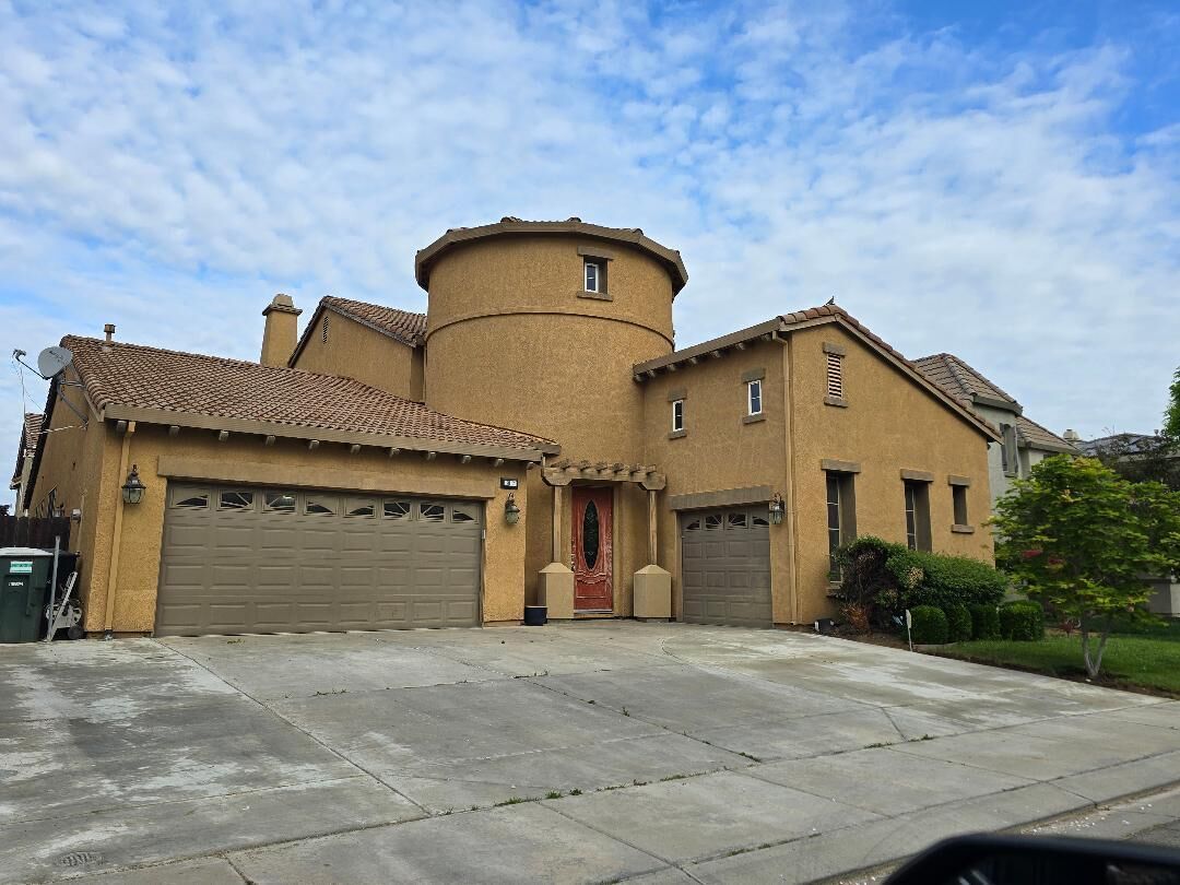 Entire home in Modesto CA. 3050 Sq ft.