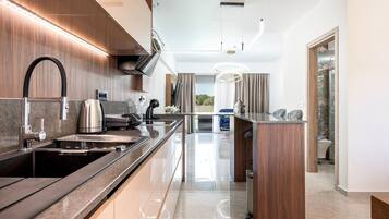 Refrigerador, microondas, horno, lavavajillas
