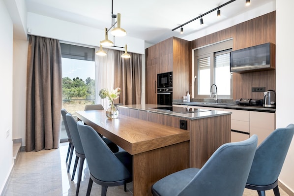 Fridge, microwave, oven, dishwasher - Villa Kares III by Estia (Kos)