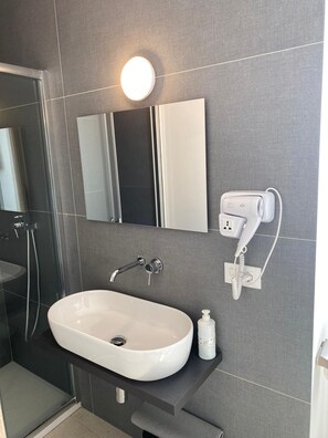 Comfort Double Room, Non Smoking, Mountain View | Bathroom - Torre Delle Grazie Sorrento Suite (Vico Equense)