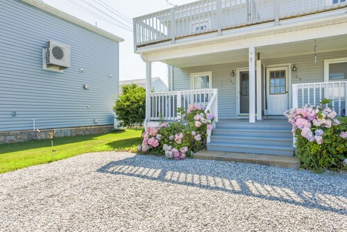 Cozy Costal Retreat in the heart of Groton's charming beach community,