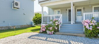 Cozy Costal Retreat in the heart of Groton's charming beach community,