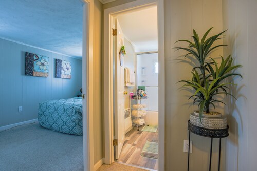 Cozy Costal Retreat in the heart of Groton's charming beach community,