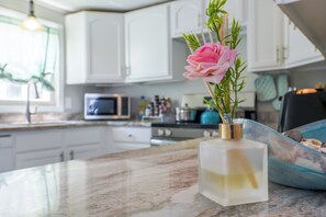 Fridge, microwave, oven, stovetop - Cozy Costal Retreat in the heart of Groton's charming beach community, (Groton)