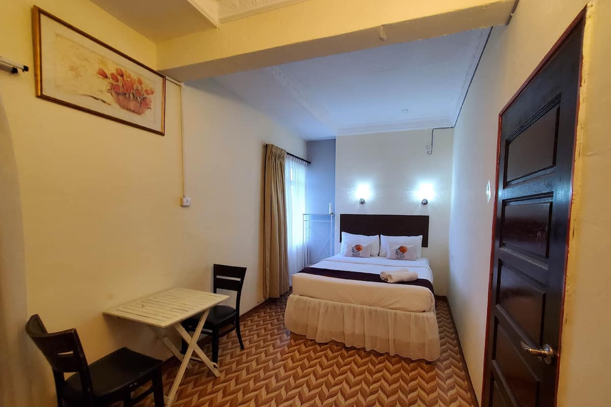 Standard Room, 1 Queen Bed, Balcony | Blackout drapes, iron/ironing board, bed sheets