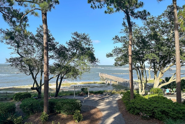 On the beach - Water front Condo| Pools, Tennis, Fitness Center | Walk 5 Minutes to Beach (Hilton Head)