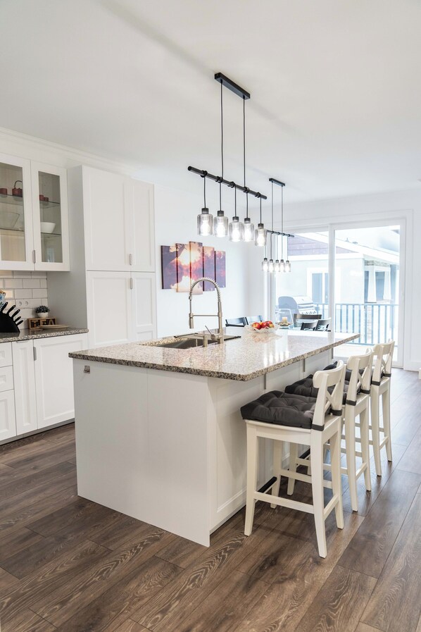 Interior - Incense - Newly built house with beautiful backyard, pool and mountain/ocean view (Água de Alto)