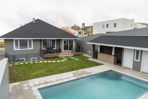 Pool - Incense - Newly built house with beautiful backyard, pool and mountain/ocean view (Água de Alto)