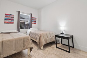 4 chambres, fer et planche à repasser, Wi-Fi, draps fournis