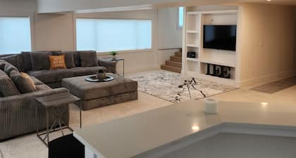 Spacious 5-bedroom house with WiFi, AC in charming Butte