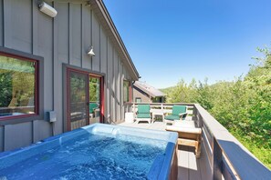 Outdoor spa tub - NEW LISTING! Park City Getaway! Walk to Town (Park City)