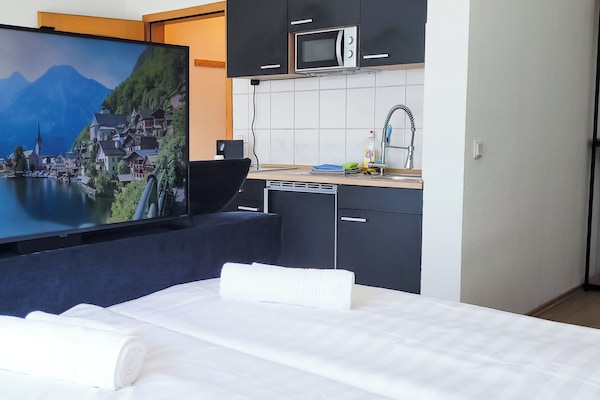 1 chambre, bureau, fer et planche à repasser, Wi-Fi gratuit