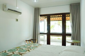 5 bedrooms, iron/ironing board, WiFi, bed sheets - Beachfront House with Pool! (Maragogi)