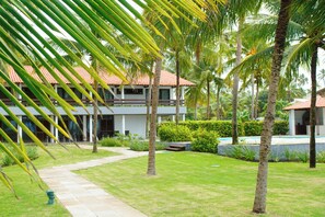 Property grounds - Beachfront House with Pool! (Maragogi)