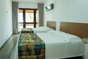5 bedrooms, iron/ironing board, WiFi, bed sheets